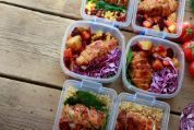 Vorbereitete Mahlzeiten in Tupperware Vorbereitete Mahlzeiten in Tupperware